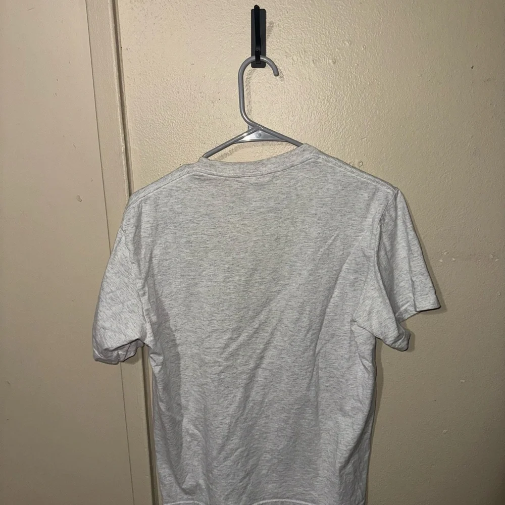 Authentic Supreme Gray T-Shirt - Picture 2 of 3